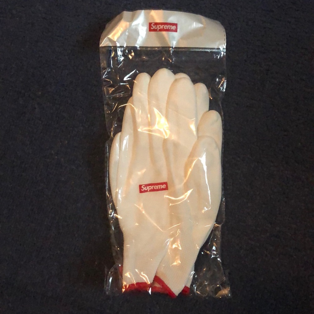 Supreme gloves
